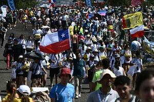 Una multitud de jóvenes espera al papa en Tor Vergata para el momento cumbre del Jubileo - Mundo - ABC Color