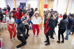 Comunidad peruana reúne a más de 100 compatriotas en el Alto Paraná  - ABC en el Este - ABC Color