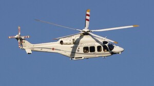 León XIV llega en helicóptero, ante cientos de miles de jóvenes, al Jubileo en Roma