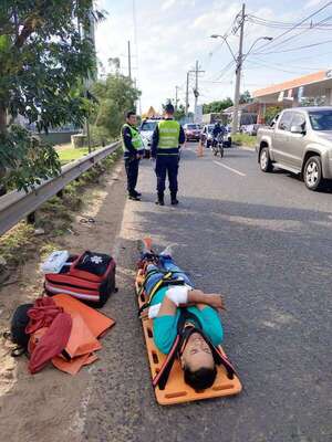 Denuncian que ambulancia de SEME llegó tras casi dos horas para asistir en accidente - Nacionales - ABC Color