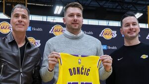 Luka Doncic renueva con los Lakers