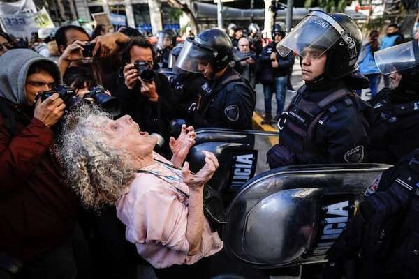 Argentina: Milei veta leyes de aumento a jubilados y de la emergencia en discapacidad - Mundo - ABC Color