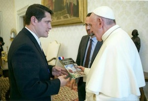 “Francisco hizo lío”: el legado paraguayo de una visita inolvidable - La Tribuna