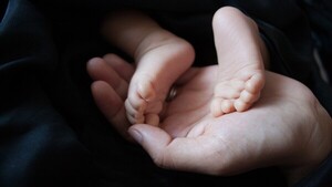 Hallan sin vida a bebé, niño de 4 años y la madre de ambos en Itauguá