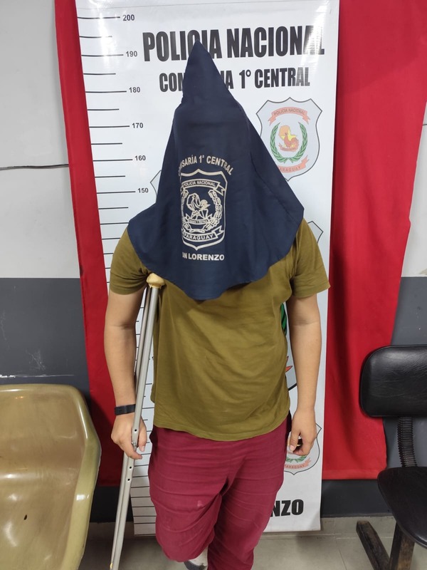 Popular / Médico se bajó con muletas y amenazó con supuesta arma a "zorro"
