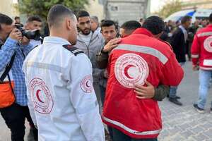 Un muerto y tres heridos de la Media Luna Roja Palestina por un ataque israelí en Gaza - Mundo - ABC Color
