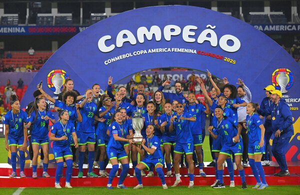 Versus / Brasil levanta su novena Copa América femenina al dominar a Colombia en los penales