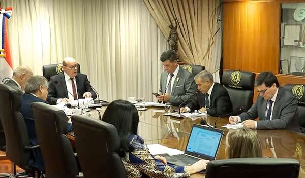 Corte pide ampliación presupuestaria para aumentar salario a los funcionarios - Economía - ABC Color