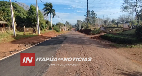 AVANZA CON FUERZA EL ASFALTADO DEL CAMINO AL PUERTO HOHENAU