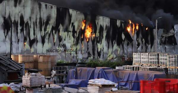 La Nación / Más de tres depósitos serían los afectados por incendio en el centro logístico de NSA en Luque