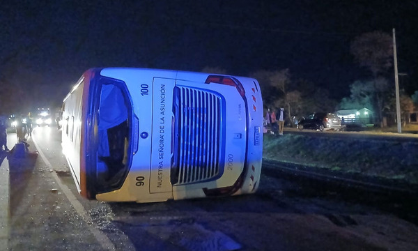 Ocho heridos tras vuelco de ómnibus en Caaguazú - OviedoPress