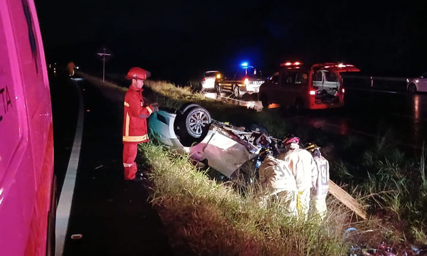 Accidente en Coronel Oviedo: Conductor con alcotest positivo vuelca y deja a una joven herida - OviedoPress