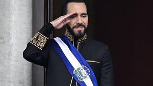 Bukele niega que la reelección indefinida sea "el fin de la democracia" en El Salvador