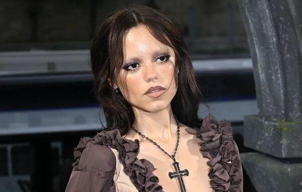 Popular / ¡Fans en shock por el cambio de rostro de la actriz de "Merlina"!