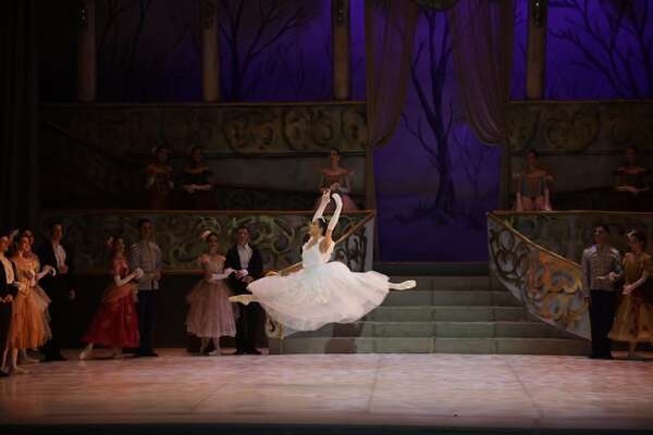 Cuando el ballet se narra con alma: el BCMM estrenó “La Cenicienta” de Marina Sánchez - Cultura - ABC Color