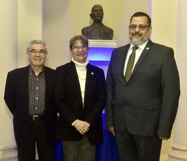 Sociedad Científica del Paraguay entregó premios Dr. Andrés Barbero - Sociales - ABC Color