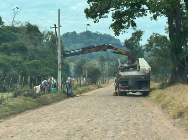 ANDE realiza obras eléctricas en Itapúa para el Rally Mundial Paraguay 2025 - Economía - ABC Color