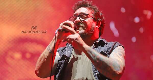 La Nación / Treinta años de rock y emoción: así fue el show de La Vela Puerca en Asunción