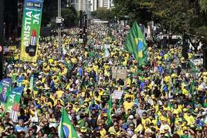 Miles de seguidores de Bolsonaro se manifiestan en Brasil tras sanciones de EE.UU.  - Mundo - ABC Color