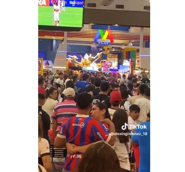 Popular / (VIDEO). Sarambí oiko en un shopping tras finalizar el Superclásico