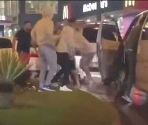 Popular / (VIDEO)Conductores se reventaron a golpes en Encarnación