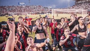 Cerro Porteño remontó, voleó y arrasó en el Clásico: ¡Gordi, mirá quién manda!