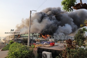 Dos personas siguen hospitalizadas luego del incendio en Luque - ADN Digital