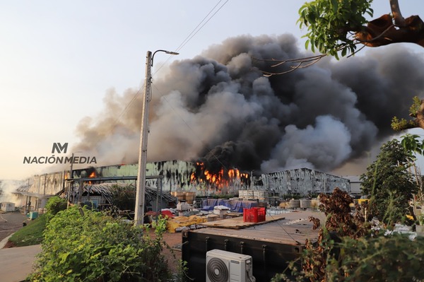 Dos personas siguen hospitalizadas luego del incendio en Luque - ADN Digital