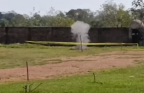 Popular / Oñembokapu bomba mitâ'i kuéra otopáva en el río Paraguay
