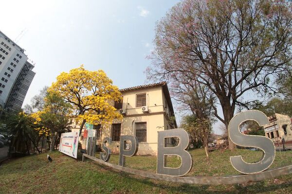 Ministerio de Salud refuerza suministro de medicamentos e insumos en regiones del país