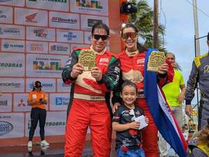 Popular / (VIDEO) ¿Apunta al Dakar? ¡La exmodelo Mirna Pereira campeona de rally en Brasil!