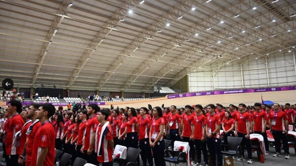 El Team Paraguay ahora usa uniforme colo'o y llamó la atención del rollo