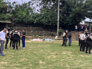 Sicarios atacan partido y matan tres