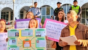 Mafia de los pagarés: Dan libertad ambulatoria a abogada imputada