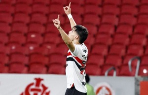 Golazo Bobadilla en la victoria de Sao Paulo contra el Internacional