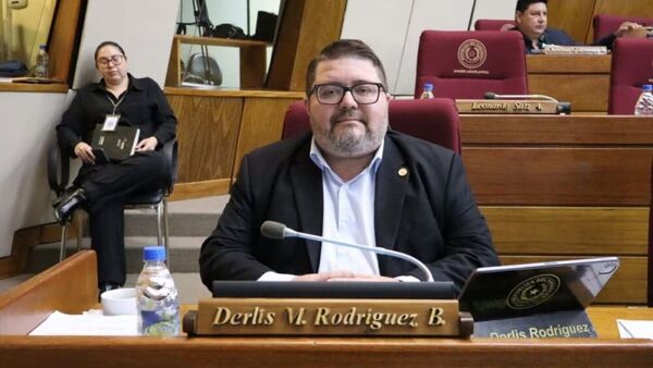 Hacen cadenas de oraciones por el dipu Derlis Rodríguez: Está muy grave, tras sufrir un paro