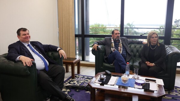 Liberocartistas anuncian que, tras reunión con Bachi, decidirán si expulsan a Noelia Cabrera