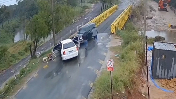 Video: Piratas del asfalto roban G. 116 millones a pareja tras violento asalto en Nanawa
