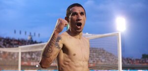 Versus / El insólito cruce entre Velázquez y Peralta en el superclásico