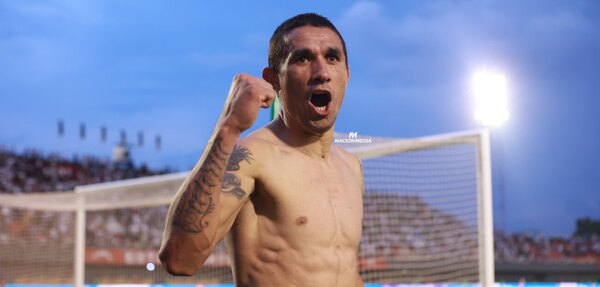 Versus / El insólito cruce entre Velázquez y Peralta en el superclásico