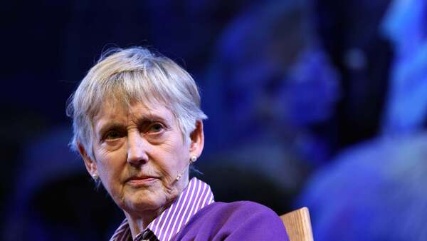 Muere Stella Rimington, la primera directora del MI5 e inspiración de M en la saga Bond