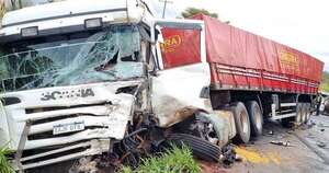 La Nación / San Pedro: una persona perdió la vida y tres quedaron heridas tras  brutal accidente entre camiones