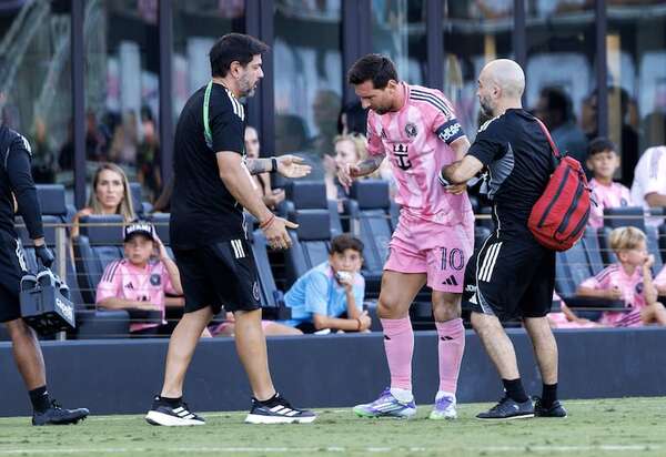 Messi sufre una “lesión muscular menor” - Fútbol Internacional - ABC Color
