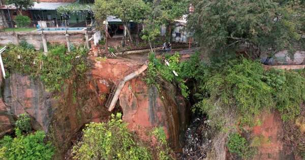 La Nación / Por las lluvias se desmoronó una parte del mirador de Itá Pytã Punta