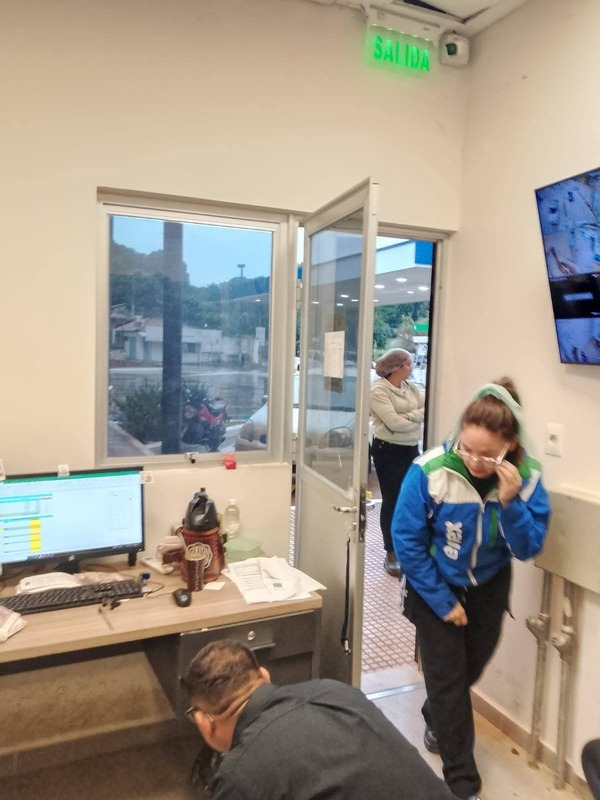 Popular / Motochorros atacaron estación de servicios y se llevaron 20 palos