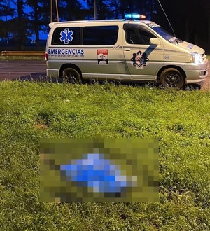 Hallan sin vida a una mujer e investigan el caso como una posible muerte por atropellamiento