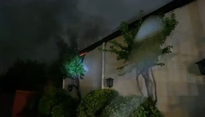 Incendio en taller mecánico causó varios daños materiales
