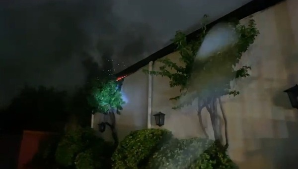 Incendio en taller mecánico causó varios daños materiales