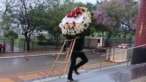 Llegan las primeras coronas de flores al Congreso para homenaje a diputado Rodríguez - Política - ABC Color