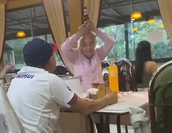 Popular / (VIDEO) ¡Mirá cómo festejó una abuelita la victoria de Cerro!